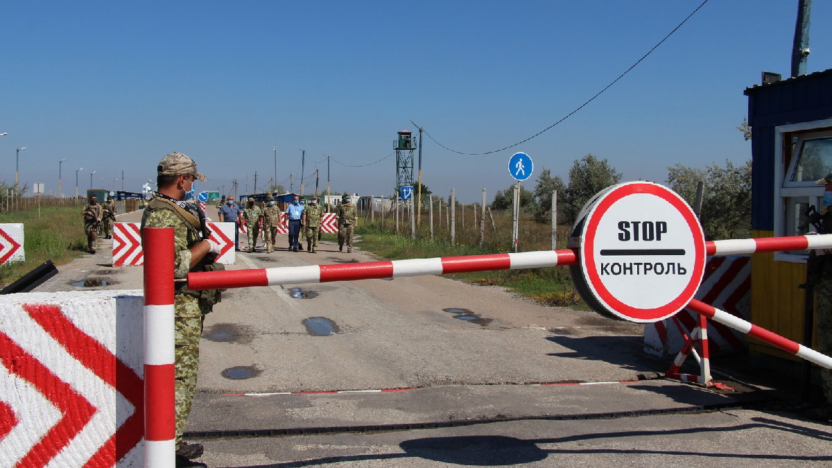 The occupiers forced the Sevastopol resident to cross the border illegally